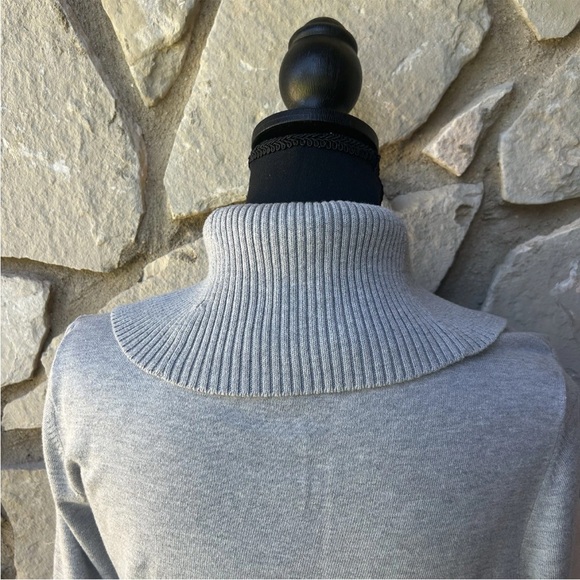 White House Black Market Cowl Neck Sweater Medium Gray Button Accents Excellent - Picture 6 of 7